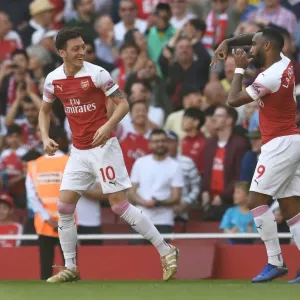 Mesut Ozil and Alexandre Lacazette Celebrate Goal: Arsenal vs Crystal Palace, Premier League 2018-19