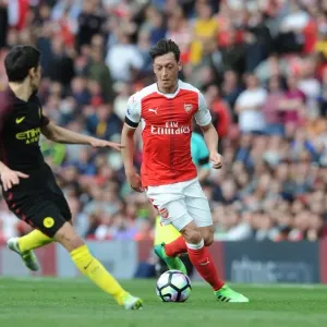 Mesut Ozil (Arsenal). Arsenal 2: 2 Manchester City. Premier League. Emirates Stadium Mesut Ozil (Arsenal). Arsenal 2: 2 Manchester City. Premier League. Emirates Stadium