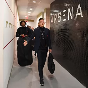 Mesut Ozil in Arsenal Changing Room - Arsenal vs Valencia, UEFA Europa League Semi-Final (2018-19)