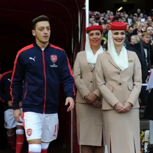 Mesut Ozil (Arsenal) Emirates hostesess. Arsenal 0: 0 Middlesbrough. Premier League Mesut Ozil (Arsenal) Emirates hostesess. Arsenal 0: 0 Middlesbrough. Premier League