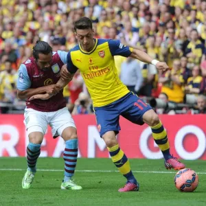 Mesut Ozil (Arsenal) Kieran Richardson (Villa). Arsenal 4: 0 Aston Villa. FA Cup Final Mesut Ozil (Arsenal) Kieran Richardson (Villa). Arsenal 4: 0 Aston Villa. FA Cup Final