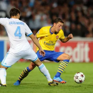 Mesut Ozil (Arsenal) Lucas Mendes (Marseille). Olympic Marseille 1: 2 Arsenal. UEFA Champions League Mesut Ozil (Arsenal) Lucas Mendes (Marseille). Olympic Marseille 1: 2 Arsenal. UEFA Champions League
