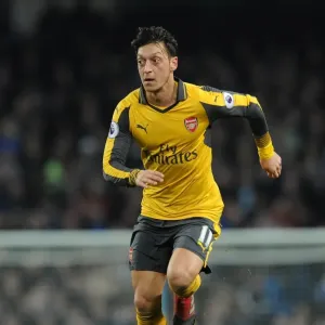 Mesut Ozil (Arsenal). Manchester City 2: 1 Arsenal. Premier League. Eithad Stadium Mesut Ozil (Arsenal). Manchester City 2: 1 Arsenal. Premier League. Eithad Stadium