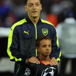 Mesut Ozil: Arsenal's Star Gears Up for Paris Saint-Germain Showdown in 2016-17 Champions League