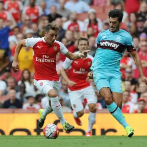 Mesut Ozil Breaks Past West Ham's James Tomkins at Arsenal's Emirates Stadium (Arsenal vs West Ham United, 2015-16)