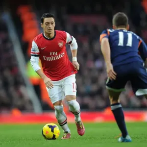 Mesut Ozil Chases Down Alexander Kacaniklic: Arsenal vs Fulham, Premier League 2013-14 Mesut Ozil Chases Down Alexander Kacaniklic: Arsenal vs Fulham, Premier League 2013-14