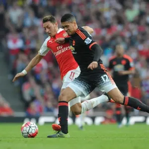 Mesut Ozil Closes Down Chris Smalling in Intense Arsenal vs Manchester United Clash Mesut Ozil Closes Down Chris Smalling in Intense Arsenal vs Manchester United Clash