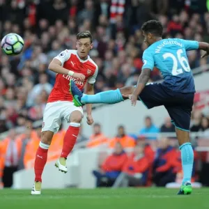 Mesut Ozil Dodges Kyle Naughton: Thrilling Moment from Arsenal vs Swansea City, Premier League 2016-17