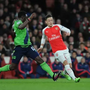 Mesut Ozil Dodges Victor Wanyama: Thrilling Moment from Arsenal vs Southampton (2015-16) Mesut Ozil Dodges Victor Wanyama: Thrilling Moment from Arsenal vs Southampton (2015-16)