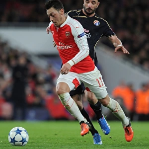 Mesut Ozil Escapes Past Goncalo Santos: Arsenal's Thrilling Chase in the UEFA Champions League vs. Dinamo Zagreb, 2015