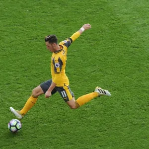 Mesut Ozil: On the Field against Burnley, Premier League 2016-17 Mesut Ozil: On the Field against Burnley, Premier League 2016-17