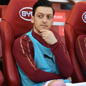 Mesut Ozil: Focused Before Arsenal vs. Southampton (Premier League, 2019) Mesut Ozil: Focused Before Arsenal vs. Southampton (Premier League, 2019)