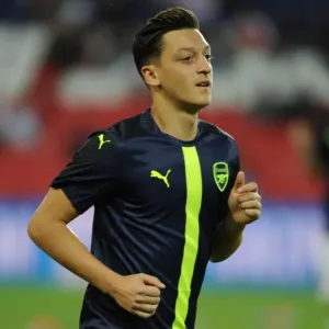 Mesut Ozil Gears Up for Arsenal vs. Paris Saint-Germain Champions League Clash (2016-17)