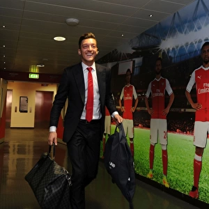 Mesut Ozil Heads to the Changing Room: Arsenal vs Swansea City, Premier League 2016-17