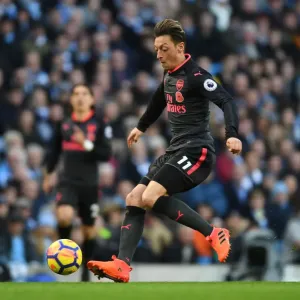 Mesut Ozil: In the Heart of the Manchester City vs Arsenal Battle (2017-18) Mesut Ozil: In the Heart of the Manchester City vs Arsenal Battle (2017-18)