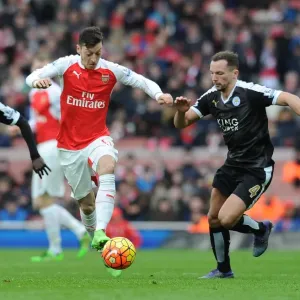 Mesut Ozil Outmaneuvers Christian Fuchs: Arsenal vs Leicester City, Premier League 2015-16 Mesut Ozil Outmaneuvers Christian Fuchs: Arsenal vs Leicester City, Premier League 2015-16