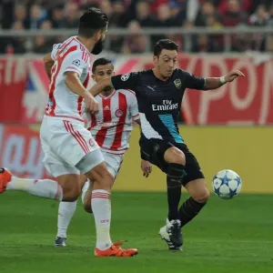 Mesut Ozil Outmaneuvers Dimitris Siovas: A Thrilling Moment from Arsenal's UEFA Champions League Clash with Olympiacos (December 2015) Mesut Ozil Outmaneuvers Dimitris Siovas: A Thrilling Moment from Arsenal's UEFA Champions League Clash with Olympiacos (December 2015)