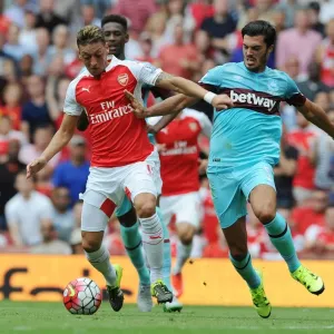 Mesut Ozil Outmaneuvers James Tomkins: Arsenal vs. West Ham (2015-16)