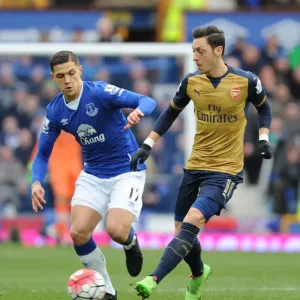 Mesut Ozil Outmaneuvers Muhamed Besic: Everton vs Arsenal, Premier League 2015-16