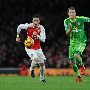 Mesut Ozil Outmaneuvers Ola Toivonen: Arsenal vs. Sunderland, Premier League 2015-16