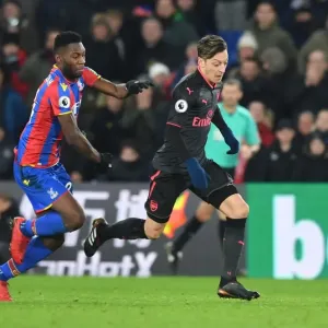 Mesut Ozil Outmaneuvers Timothy Fosu-Mensah in Crystal Palace vs Arsenal Premier League Clash Mesut Ozil Outmaneuvers Timothy Fosu-Mensah in Crystal Palace vs Arsenal Premier League Clash