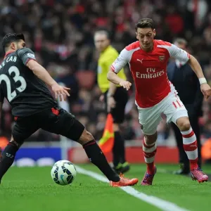 Mesut Ozil Outsmarts Emre Can: Arsenal vs. Liverpool, Premier League 2014-15