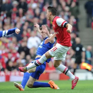 Mesut Ozil score Arsenals 1st goal past Seamus Coleman (Everton). Arsenal 4: 1 Everton Mesut Ozil score Arsenals 1st goal past Seamus Coleman (Everton). Arsenal 4: 1 Everton