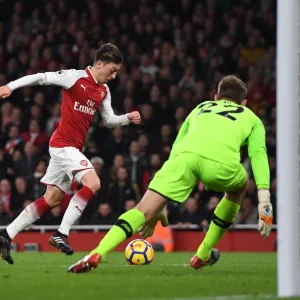 Mesut Ozil scores Arsenals 3rd goal. Arsenal 3: 3 Liverpool