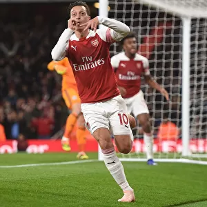 Mesut Ozil Scores First Arsenal Goal vs. Leicester City (2018-19)