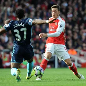Mesut Ozil vs Adama Traore: Intense Battle at Emirates Stadium (Arsenal v Middlesbrough, 2016-17) Mesut Ozil vs Adama Traore: Intense Battle at Emirates Stadium (Arsenal v Middlesbrough, 2016-17)