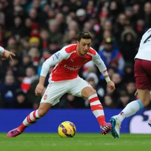 Mesut Ozil vs Alan Hutton: Clash at Emirates Stadium - Arsenal v Aston Villa, Premier League 2014-15