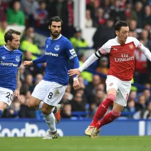 Mesut Ozil vs. Andre Gomes & Bernard: Intense Rivalry Unfolds in Everton vs. Arsenal Premier League Clash Mesut Ozil vs. Andre Gomes & Bernard: Intense Rivalry Unfolds in Everton vs. Arsenal Premier League Clash