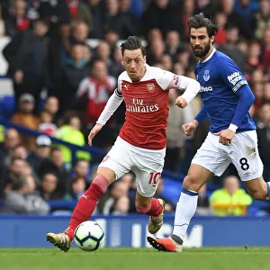 Mesut Ozil vs. Andre Gomes: Intense Battle at Goodison Park - Arsenal vs. Everton, Premier League 2018-19