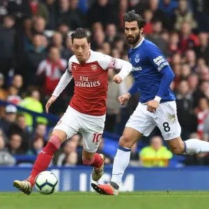 Mesut Ozil vs. Andre Gomes: A Midfield Duel at Goodison Park - Arsenal vs. Everton, Premier League 2018-19 Mesut Ozil vs. Andre Gomes: A Midfield Duel at Goodison Park - Arsenal vs. Everton, Premier League 2018-19