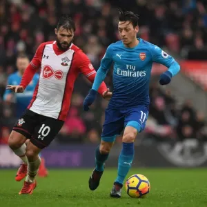 Mesut Ozil vs Charlie Austin: Intense Battle in Southampton v Arsenal, Premier League 2017-18