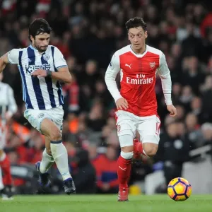 Mesut Ozil vs. Claudio Yacob: Battle in the Midfield - Arsenal v West Bromwich Albion, Premier League (2016-17)