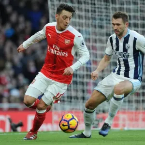 Mesut Ozil vs Craig Dawson Print - Arsenal FC 2016-17 Mesut Ozil vs Craig Dawson Print - Arsenal FC 2016-17