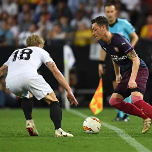 Mesut Ozil vs. Daniel Wass: Arsenal's Europa League Semi-Final Battle at Valencia