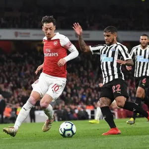 Mesut Ozil vs DeAndre Yedlin: Intense Battle at Arsenal's Emirates Stadium Mesut Ozil vs DeAndre Yedlin: Intense Battle at Arsenal's Emirates Stadium