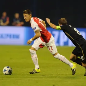 Mesut Ozil vs. Domagoj Antolic: A Battle in Arsenal's Champions League Clash with Dinamo Zagreb (September 2015)