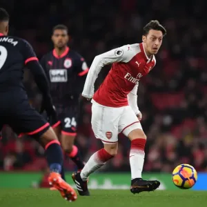 Mesut Ozil vs Elias Kachunga: Battle at the Emirates - Arsenal v Huddersfield Town, Premier League 2017-18 Mesut Ozil vs Elias Kachunga: Battle at the Emirates - Arsenal v Huddersfield Town, Premier League 2017-18