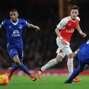 Mesut Ozil vs Everton's Defense: A Battle of Wits in the Arsenal vs Everton Premier League Clash, 2015/16 Mesut Ozil vs Everton's Defense: A Battle of Wits in the Arsenal vs Everton Premier League Clash, 2015/16