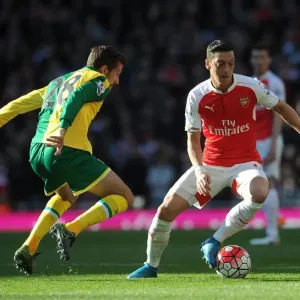 Mesut Ozil vs. Gary O'Neil: A Battle at the Arsenal - Arsenal vs. Norwich City, Premier League, 2016 Mesut Ozil vs. Gary O'Neil: A Battle at the Arsenal - Arsenal vs. Norwich City, Premier League, 2016