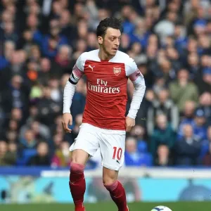 Mesut Ozil vs. Gylfi Sigurdsson: A Tactical Showdown at Goodison Park, Premier League 2018-19 Mesut Ozil vs. Gylfi Sigurdsson: A Tactical Showdown at Goodison Park, Premier League 2018-19