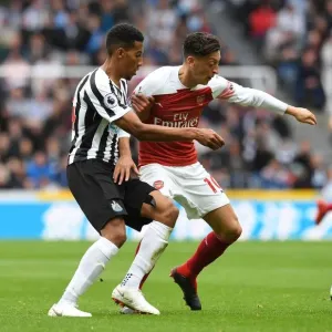 Mesut Ozil vs. Isaac Hayden: Clash at St. James Park - Newcastle United vs. Arsenal FC, Premier League 2018-19