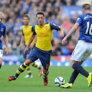 Mesut Ozil vs. James McCarthy: Clash at Goodison Park (Everton v Arsenal, 2014/15)