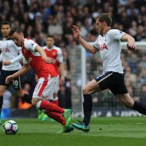 Mesut Ozil vs Jan Vertonghen: A Premier League Showdown Mesut Ozil vs Jan Vertonghen: A Premier League Showdown