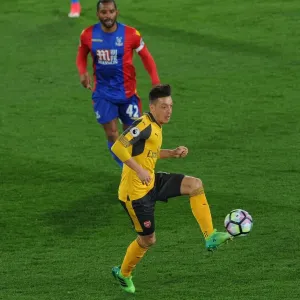Mesut Ozil vs Jason Puncheon: Intense Battle at Selhurst Park - Crystal Palace vs Arsenal, Premier League 2016-17