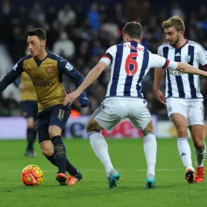 Mesut Ozil vs Jonny Evans: A Footballing Showdown at The Hawthorns (2015-16) Mesut Ozil vs Jonny Evans: A Footballing Showdown at The Hawthorns (2015-16)