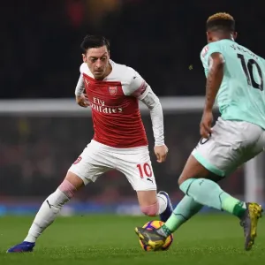 Mesut Ozil vs Jordon Ibe: Battle at Emirates Stadium - Arsenal vs Bournemouth, Premier League 2018-19 Mesut Ozil vs Jordon Ibe: Battle at Emirates Stadium - Arsenal vs Bournemouth, Premier League 2018-19